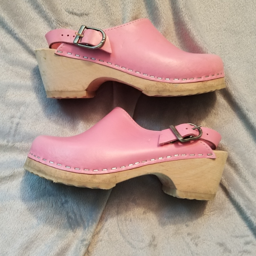 Hanna Andersson Tessa, pink leather clogs Sz 3